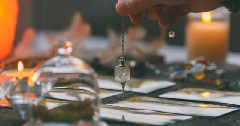 占いの種類別で何が当たるか紹介！悩みに適した占術を選ぼう